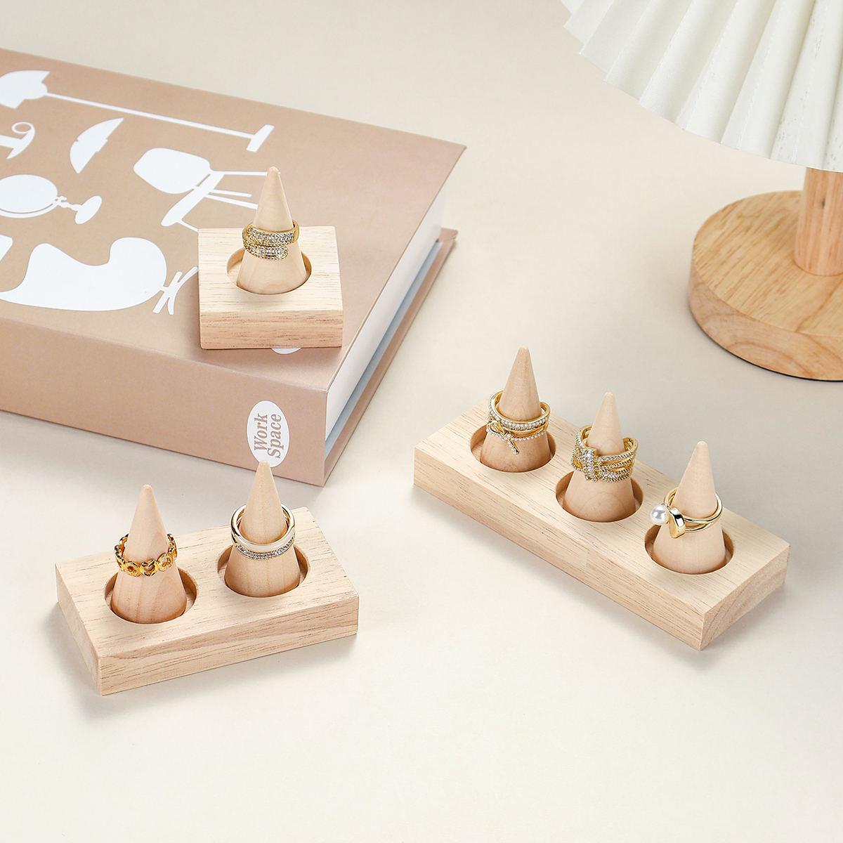 The wooden ring holder is deta - Jewelry Making Store recensie en prijs