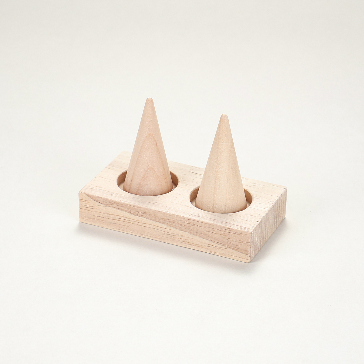 The wooden ring holder is deta - Jewelry Making Store recensie en prijs